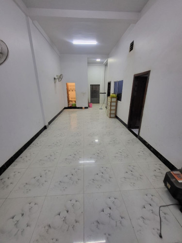 ផ្ទះជួលមាន5បន្ទប់គេង7បន្ទប់ទឹក,សម្ភារៈគ្រប់ គ្រែពូក,ជួល1800$/ខែ ចរចា