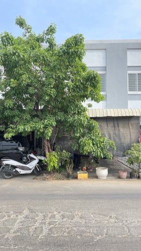 ផ្ទះអាជីវកម្មជាប់កែង លក់បន្ទាន់ 70,000$