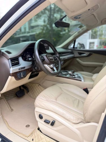 វើតៗ Audi Q7 2017 $31,900