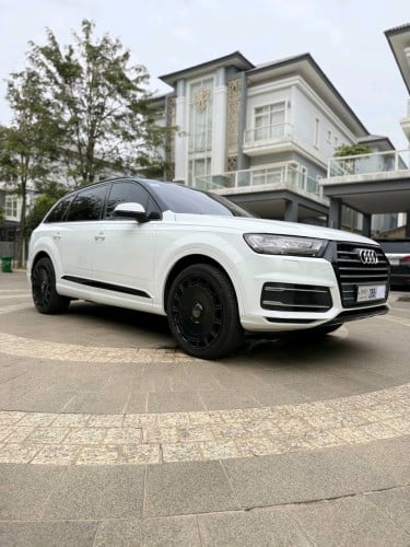វើតៗ Audi Q7 2017 $31,900