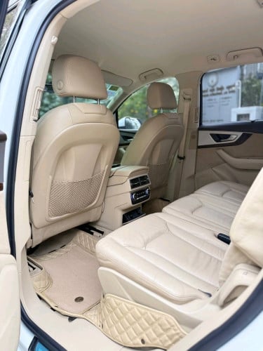 វើតៗ Audi Q7 2017 $31,900