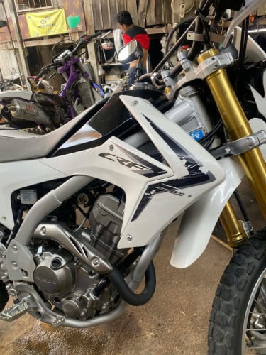 ម៉ូតូលក់ CRF 250cc មានពន្ធ មានកាតគ្រីត្រឹមត្រូវ លក់តម្លៃ 3150$ ចរចា