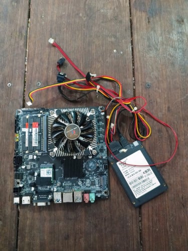 លក់i5)ជំនាន់7)SSD256G)រេមR3)16Gនៅស្អាតហ្សីនទាំងអស់