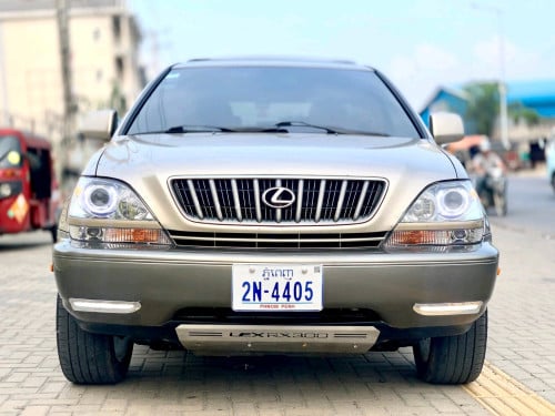 លក់Lexus RX300 ឆ្នាំ2002ប៉ុង2 ឡានថ្មីម្ចាស់ដើមទី១✅ធានាឡានអត់បុកអត់ប៉ះ អត់ច្រេះ ទឹកថ្នាំសុិន80%