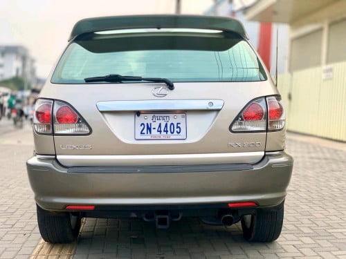 លក់Lexus RX300 ឆ្នាំ2002ប៉ុង2 ឡានថ្មីម្ចាស់ដើមទី១✅ធានាឡានអត់បុកអត់ប៉ះ អត់ច្រេះ ទឹកថ្នាំសុិន80%