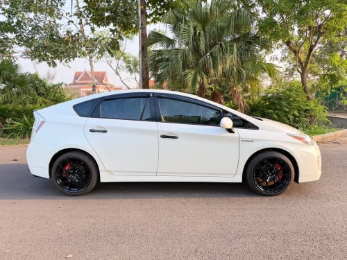 លក់​ Prius ឆ្នាំ០១០​ អប់សិន៥​ តំលៃ16900$ ចរចារ