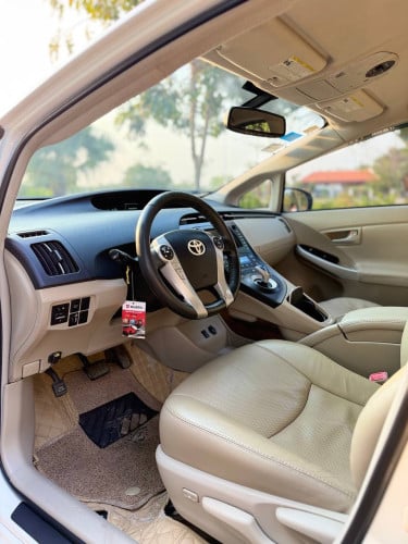 លក់​ Prius ឆ្នាំ០១០​ អប់សិន៥​ តំលៃ16900$ ចរចារ