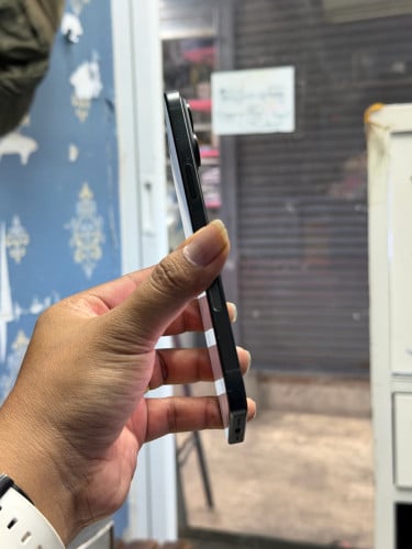 16 plus 128g Lla battery 100%