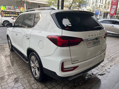 22年双龙七座越野车