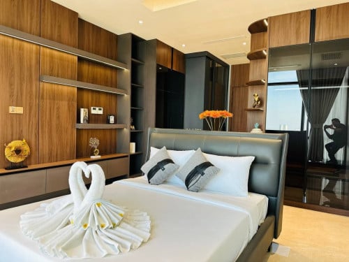 5 Bed Sky-Villa for rent - Tonle Basak Near Aeon 1