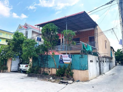 ផ្ទះលក់បន្ទាន់នៅស្ទឹងមានជ័យ ( មានចំណូល )