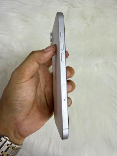 iPhone 16 Plus 128G ពណ៌ ស សាកថ្ម5ដងដូចថ្មី ថ្ម100%🔋lock simប្រើបានសុីម2សេវាដើរស្មូតល្អគ្រប់ប្រពន្ធ័