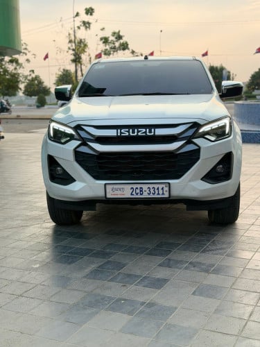 Isuzu D-max year 2025