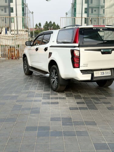 Isuzu D-max year 2025
