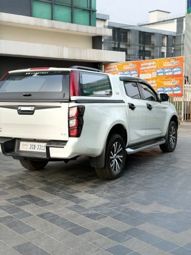 Isuzu D-max year 2025