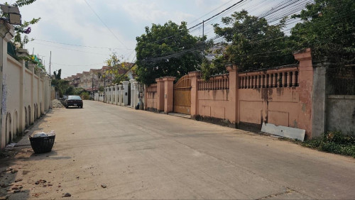 ដីនឹងផ្ទះលក់ នៅសែនសុខ