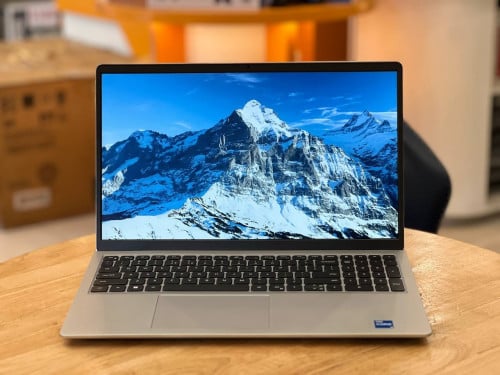 Laptop Dell 15 DC15250