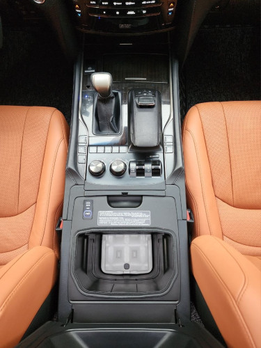 LEXUS LX570 2016 Full Option (ទូរទឹកកក)
