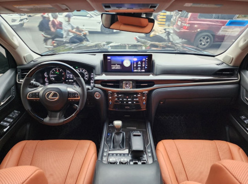 LEXUS LX570 2016 Full Option (ទូរទឹកកក)