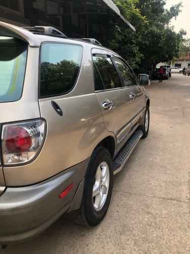 Lexus RX 300 2002 ប៉ុង1 ពណ៏ទឹកមាសថ្មីអស់ទាស់