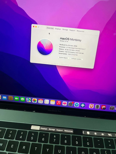 MacBook Pro 2016 256g core i7 15nich Touch Bar 97%