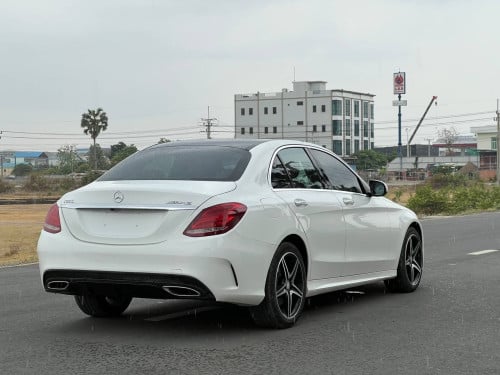 MERCEDES-BENZ C300 Year: 2015 Option: AMG PACKAGE