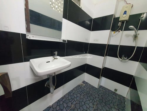 Nice 1Bedroom +2Baths Apartment Big balcony Russian Market