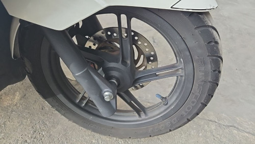 PCX125 2017model ទើបមកដល់ពីប្រទេសជប៉ុនមកឃ្លាំងយើងខ្ញុំ