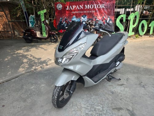 PCX125cc ទើបមកដល់ពីប្រទេសជប៉ុនមកឃ្លាំងយើងខ្ញុំ