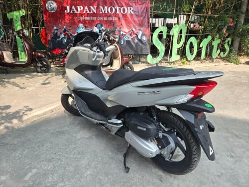 PCX125cc ទើបមកដល់ពីប្រទេសជប៉ុនមកឃ្លាំងយើងខ្ញុំ