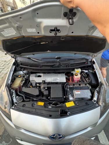 PRIUS 2012 siliver ឡានមូល 🚗 ✅