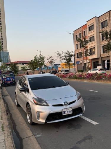 PRIUS 2012 siliver ឡានមូល 🚗 ✅