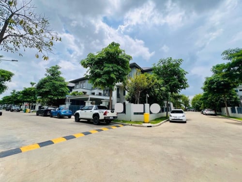 Queen villa for rent