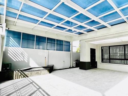 Queen villa for rent