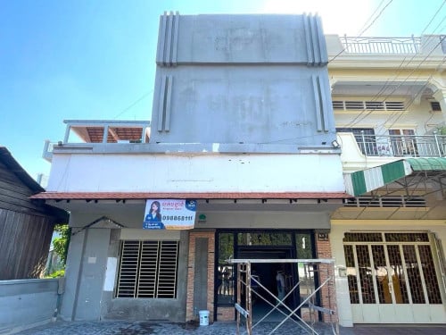ផ្ទះអាជីវកម្មលក់លើផ្លូវជាតិលេខ៥