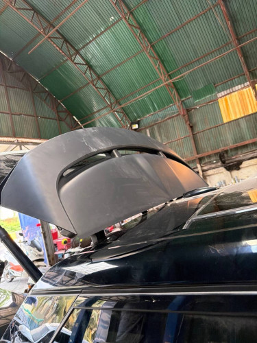 Spoiler and tailight for range rover sport
