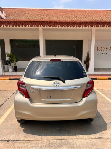 Toyota Vitz015
