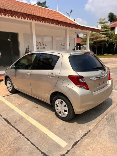 Toyota Vitz015