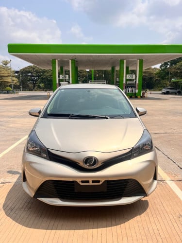 Toyota Vitz015