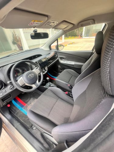 Toyota Vitz015