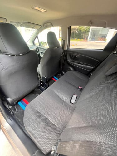 Toyota Vitz015