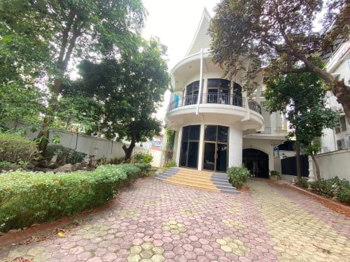 Villa for Rent on Main Road – Street 214, Sangkat Chaktomuk, Daun Penh