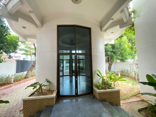 Villa for Rent on Main Road – Street 214, Sangkat Chaktomuk, Daun Penh