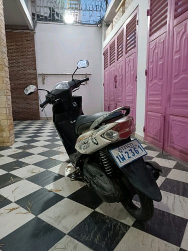 Yamaha with registration card