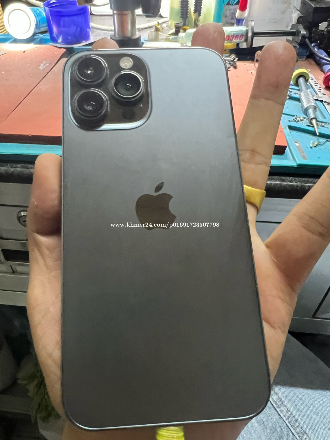 លក់ទូរស័ព្ទមួយទឹក