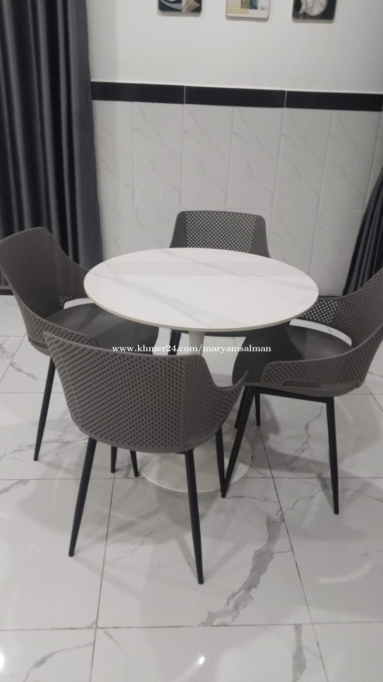 DinninG table