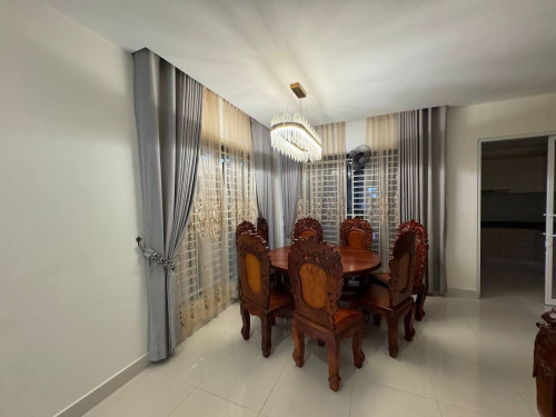 វីឡាភ្លោះ សម្រាប់លក់