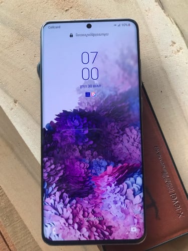 Galaxy s20Ultra ក្រុមហ៊ុន ត្រូវការលក់ តម្លៃចចារបានិតច ទូសព្ទនៅស្អាត