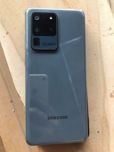 Galaxy s20Ultra ក្រុមហ៊ុន ត្រូវការលក់ តម្លៃចចារបានិតច ទូសព្ទនៅស្អាត