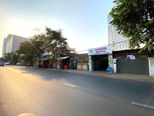 ដីឃ្លាំងលក់បន្ទាន់ ​ នៅលើផ្លូវសហព័ន្ធរុស្ស៊ី
